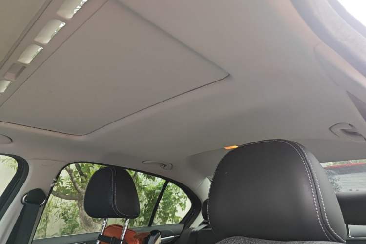 Used Volkswagen Lavida 2015 1.6L Automatic Comfort Edition Headliner