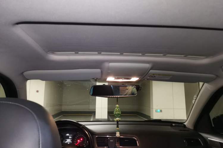 Used Volkswagen Lavida 2015 1.6L Manual Comfort Edition Headliner