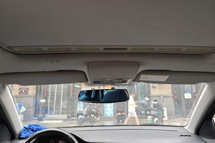Used Volkswagen Lavida 2015 1.6L Automatic Comfort Edition Headliner