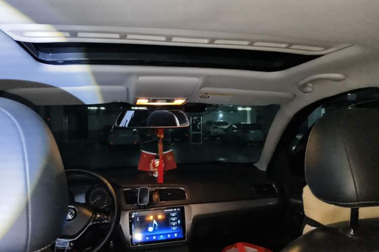 Used Volkswagen Lavida 2015 1.6L Automatic Comfort Edition Headliner