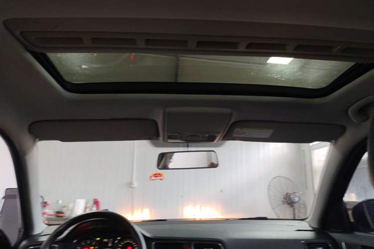 Used Volkswagen Lavida 2015 1.6L Automatic Comfort Edition Headliner