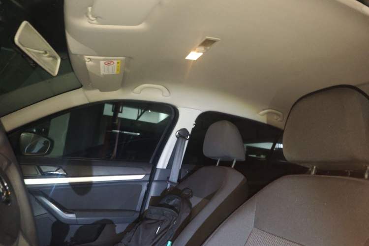 Used Volkswagen Lavida 2015 1.6L Manual Fashion Edition Headliner