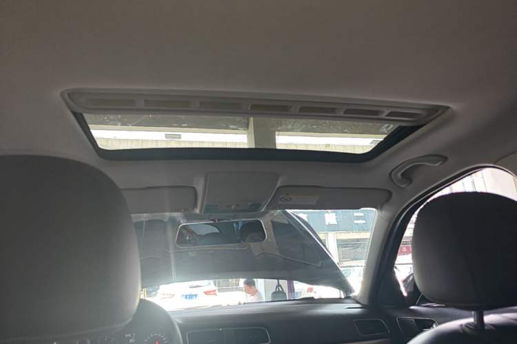 Used Volkswagen Lavida 2015 1.6L Automatic Comfort Edition Headliner