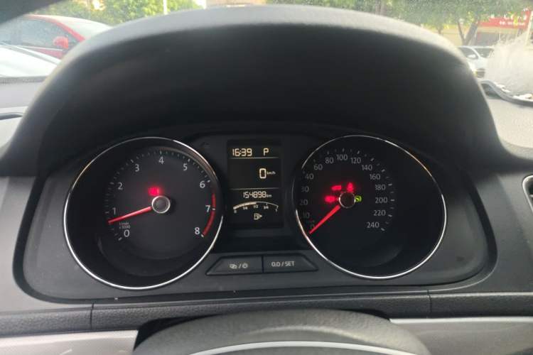 Used Volkswagen Lavida 2015 1.6L Automatic Comfort Edition Instrument Cluster