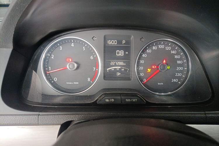 Used Volkswagen Lavida 2015 1.6L Automatic Fashion Edition Instrument Cluster