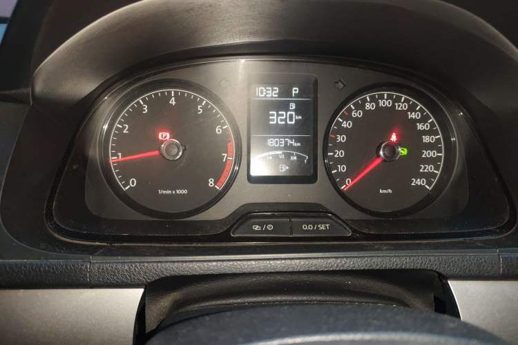 Used Volkswagen Lavida 2015 1.6L Automatic Fashion Edition Instrument Cluster