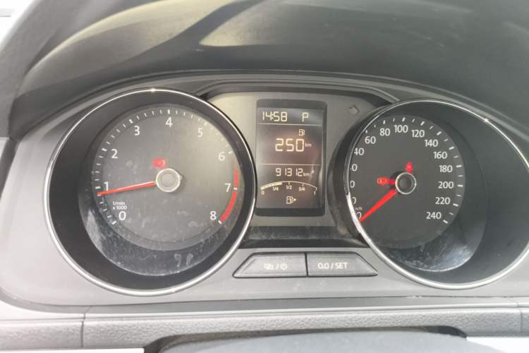 Used Volkswagen Lavida 2015 1.6L Automatic Comfort Edition Instrument Cluster