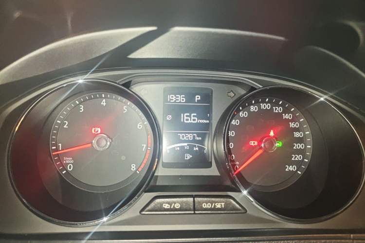 Used Volkswagen Lavida 2015 1.6L Automatic Comfort Edition Instrument Cluster