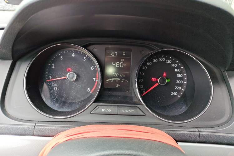 Used Volkswagen Lavida 2015 1.6L Automatic Comfort Edition Instrument Cluster