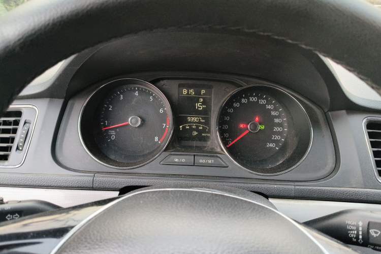 Used Volkswagen Lavida 2015 1.6L Automatic Comfort Edition Instrument Cluster