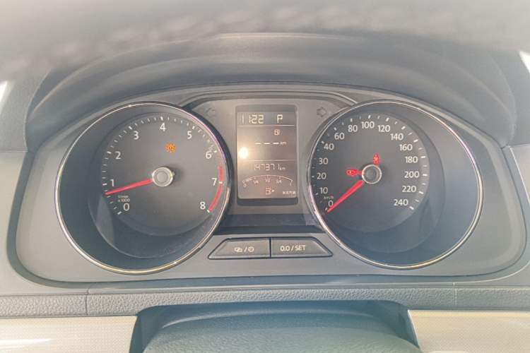 Used Volkswagen Lavida 2015 1.6L Automatic Comfort Edition Instrument Cluster