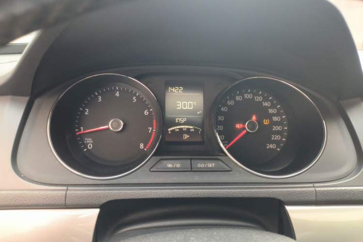 Used Volkswagen Lavida 2015 1.6L Manual Comfort Edition Instrument Cluster