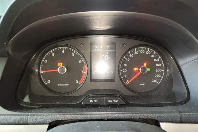Used Volkswagen Lavida 2015 1.6L Automatic Fashion Edition Instrument Cluster