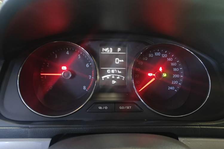 Used Volkswagen Lavida 2015 1.6L Automatic Comfort Edition Instrument Cluster