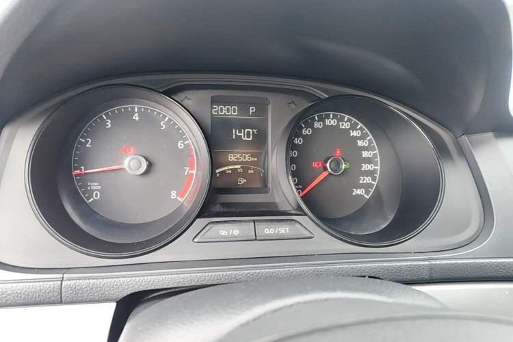 Used Volkswagen Lavida 2015 1.6L Automatic Fashion Edition Instrument Cluster