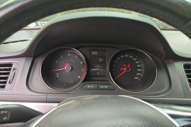 Used Volkswagen Lavida 2015 1.6L Manual Comfort Edition Instrument Cluster
