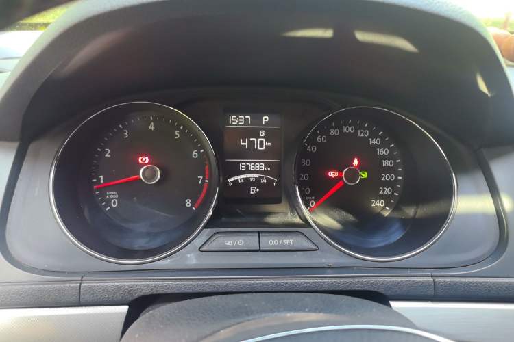 Used Volkswagen Lavida 2015 1.6L Automatic Comfort Edition Instrument Cluster