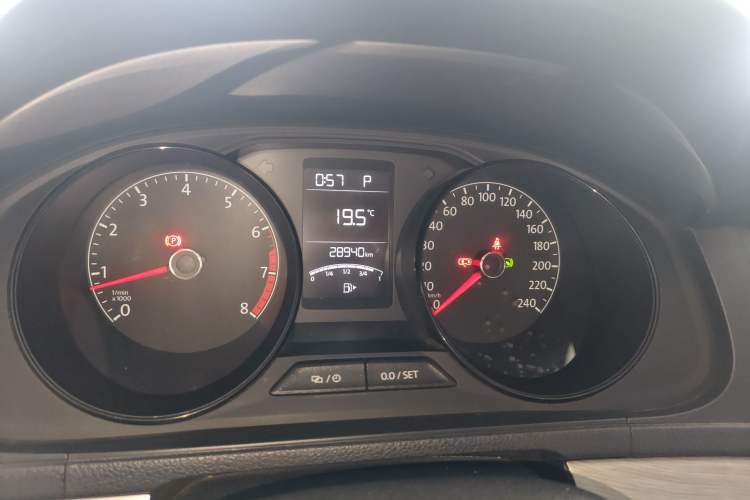 Used Volkswagen Lavida 2015 1.6L Automatic Fashion Edition Instrument Cluster