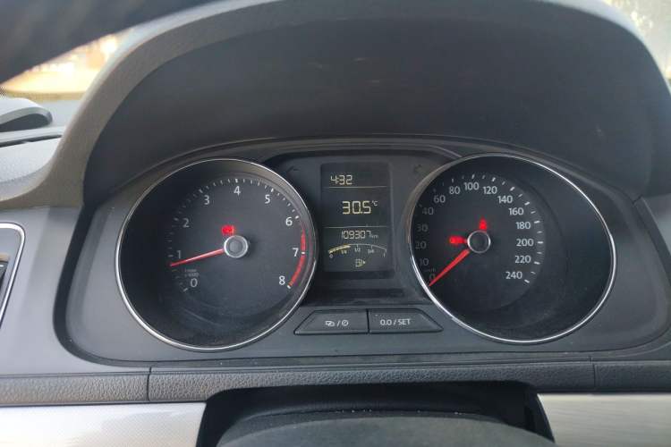 Used Volkswagen Lavida 2015 1.6L Manual Comfort Edition Instrument Cluster