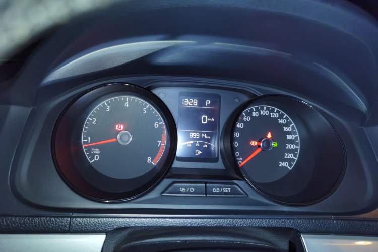 Used Volkswagen Lavida 2015 1.6L Automatic Fashion Edition Instrument Cluster