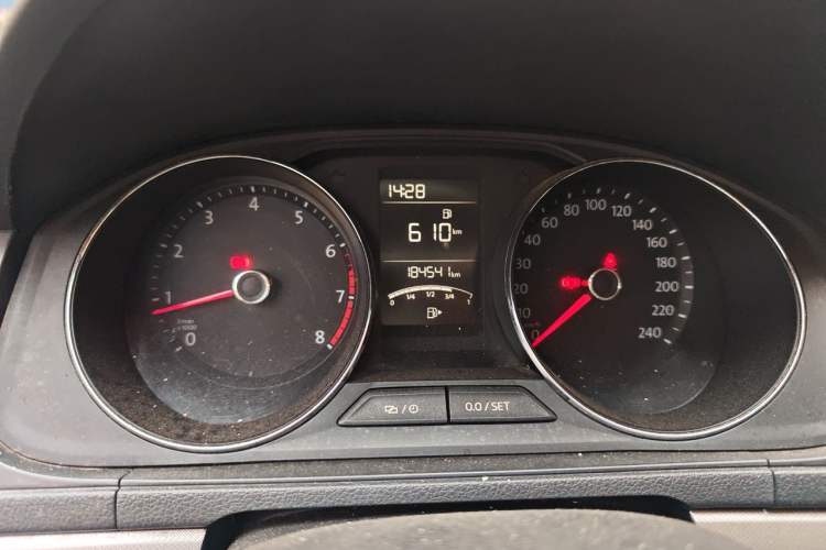 Used Volkswagen Lavida 2015 1.6L Manual Comfort Edition Instrument Cluster