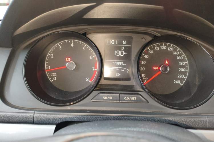 Used Volkswagen Lavida 2015 1.6L Automatic Fashion Edition Instrument Cluster