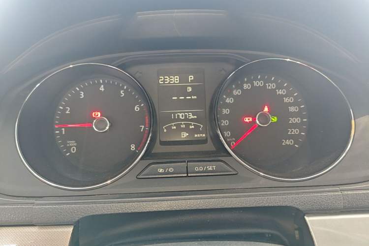 Used Volkswagen Lavida 2015 1.6L Automatic Comfort Edition Instrument Cluster