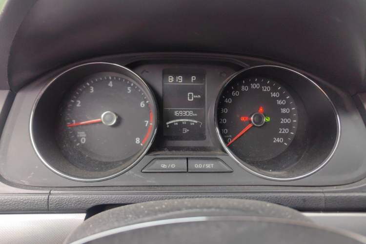 Used Volkswagen Lavida 2015 1.6L Automatic Comfort Edition Instrument Cluster