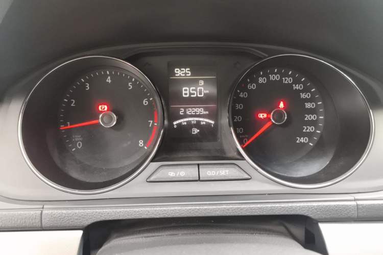 Used Volkswagen Lavida 2015 1.6L Manual Comfort Edition Instrument Cluster
