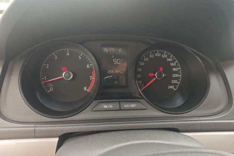 Used Volkswagen Lavida 2015 1.6L Automatic Fashion Edition Instrument Cluster