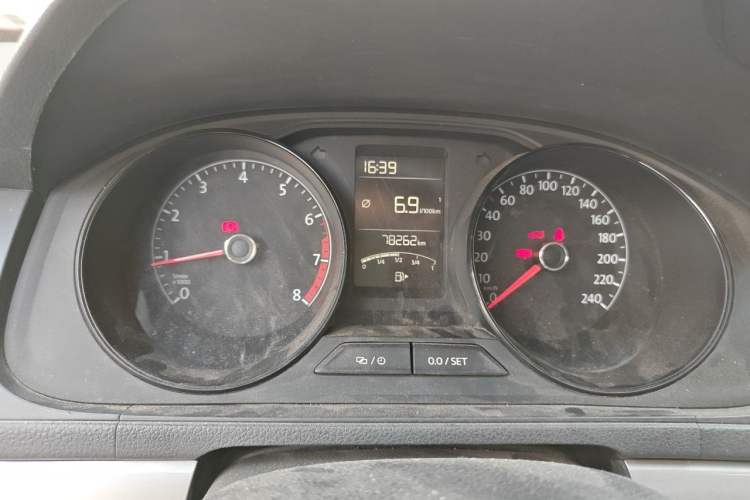 Used Volkswagen Lavida 2015 1.6L Manual Fashion Edition Instrument Cluster
