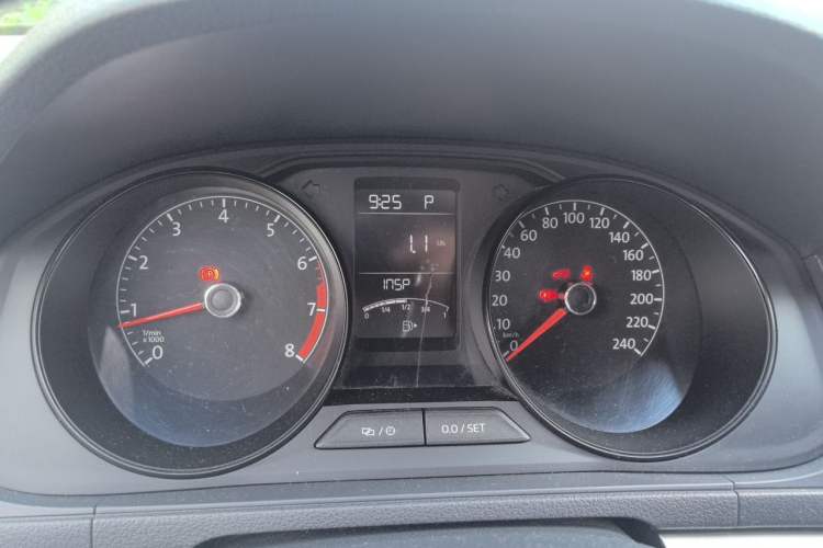 Used Volkswagen Lavida 2015 1.6L Automatic Fashion Edition Instrument Cluster