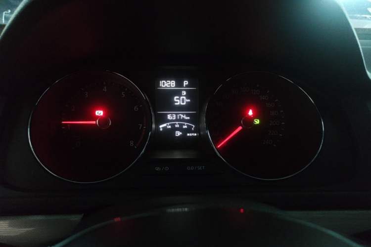 Used Volkswagen Lavida 2015 1.6L Automatic Comfort Edition Instrument Cluster