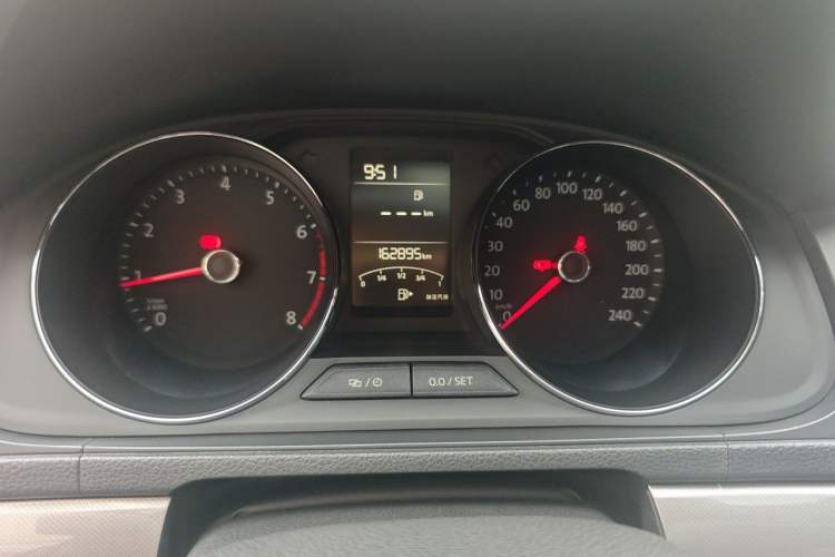 Used Volkswagen Lavida 2015 1.6L Manual Comfort Edition Instrument Cluster