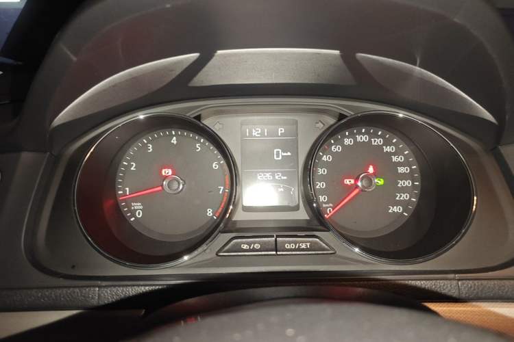 Used Volkswagen Lavida 2015 230TSI DSG Comfort Edition Instrument Cluster