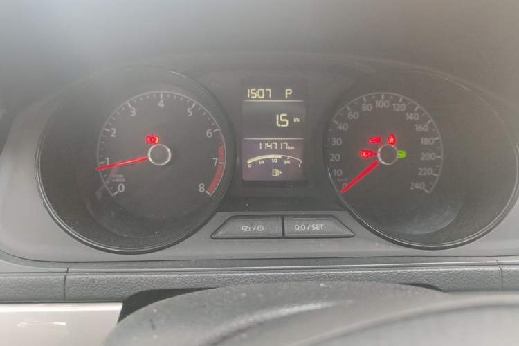 Used Volkswagen Lavida 2015 1.6L Automatic Fashion Edition Instrument Cluster