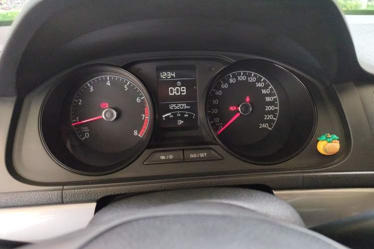 Used Volkswagen Lavida 2015 1.6L Manual Fashion Edition Instrument Cluster