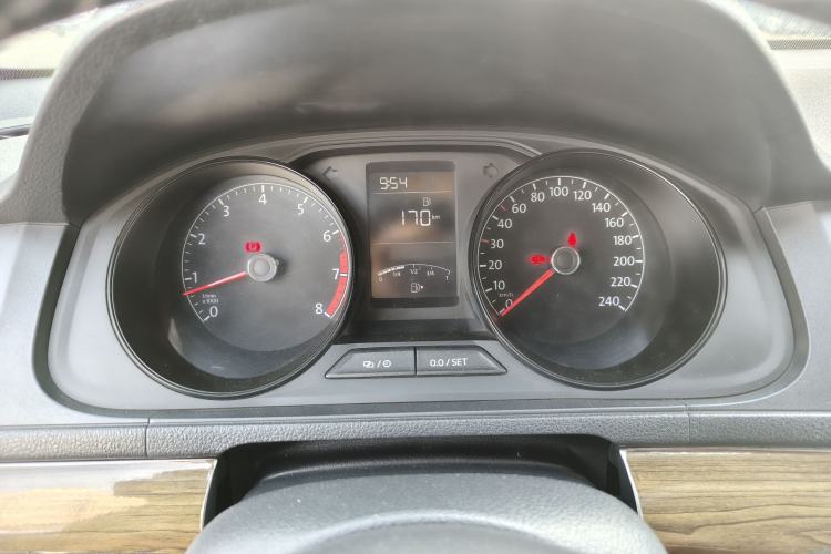 Used Volkswagen Lavida 2015 1.6L Automatic Fashion Edition Instrument Cluster