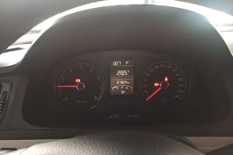 Used Volkswagen Lavida 2015 1.6L Automatic Fashion Edition Instrument Cluster