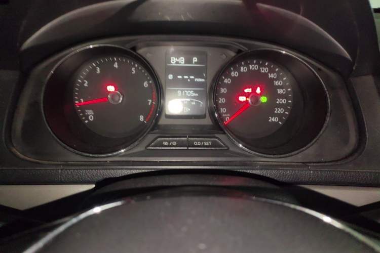 Used Volkswagen Lavida 2015 1.6L Automatic Comfort Edition Instrument Cluster