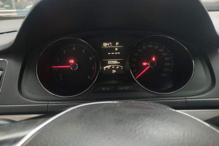 Used Volkswagen Lavida 2015 1.6L Automatic Comfort Edition Instrument Cluster