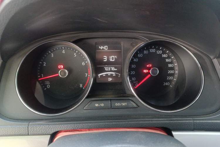 Used Volkswagen Lavida 2015 1.6L Manual Comfort Edition Instrument Cluster