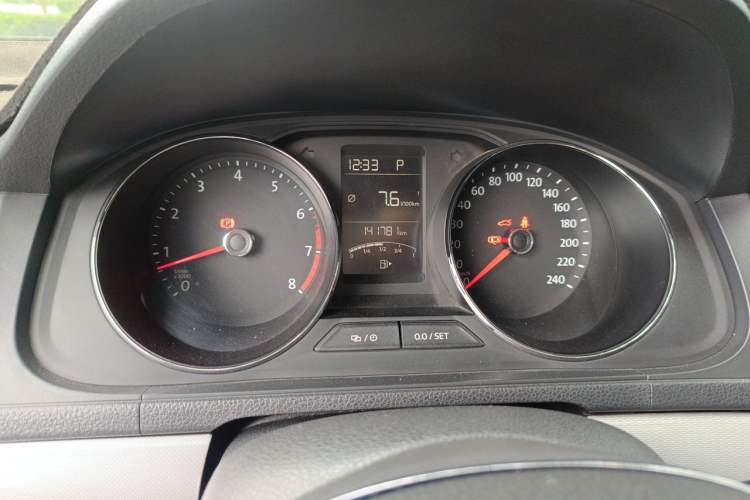 Used Volkswagen Lavida 2015 1.6L Automatic Comfort Edition Instrument Cluster
