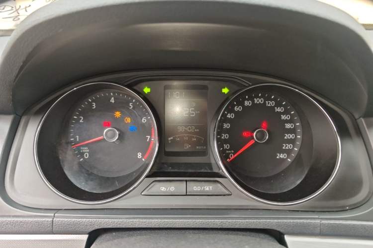 Used Volkswagen Lavida 2015 1.6L Manual Comfort Edition Instrument Cluster