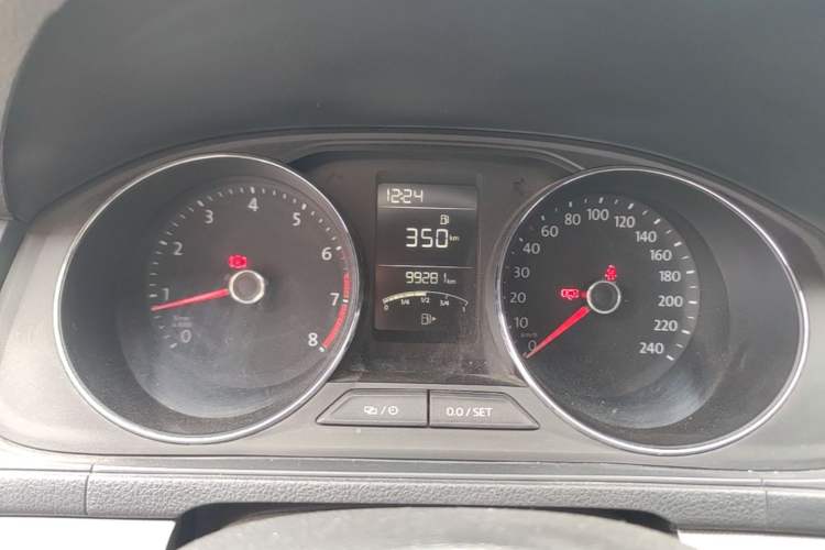Used Volkswagen Lavida 2015 1.6L Manual Comfort Edition Instrument Cluster