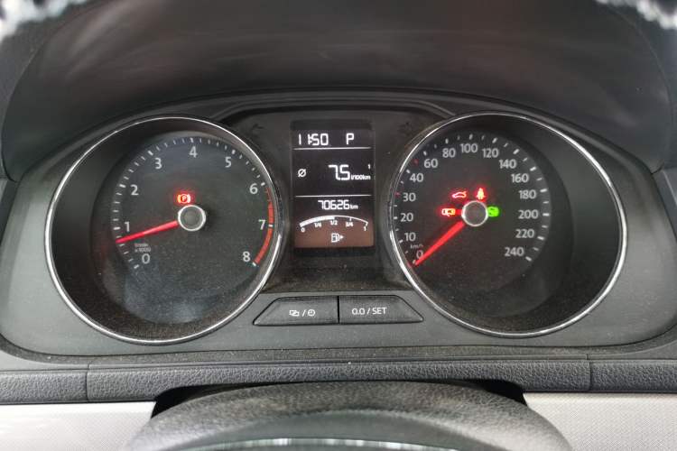 Used Volkswagen Lavida 2015 1.6L Automatic Comfort Edition Instrument Cluster