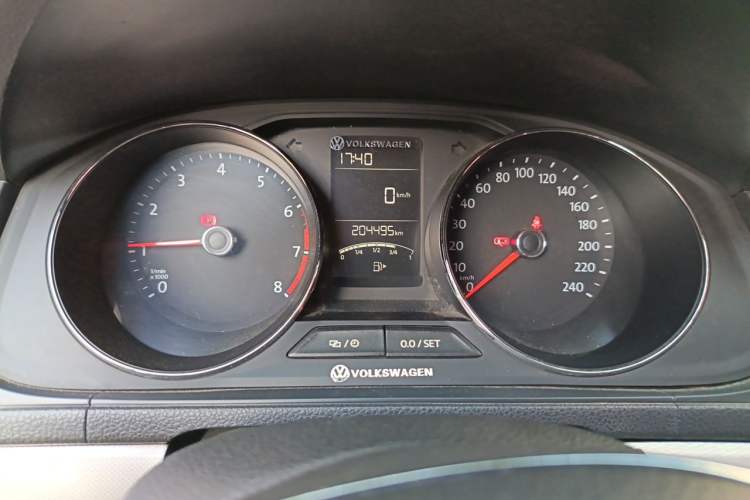 Used Volkswagen Lavida 2015 1.6L Manual Comfort Edition Instrument Cluster
