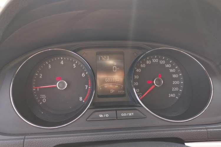 Used Volkswagen Lavida 2015 1.6L Manual Comfort Edition Instrument Cluster