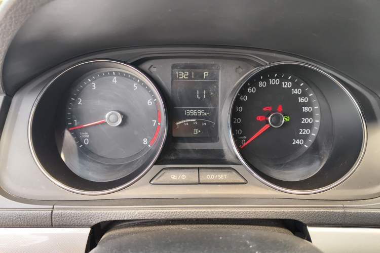 Used Volkswagen Lavida 2015 1.6L Automatic Comfort Edition Instrument Cluster