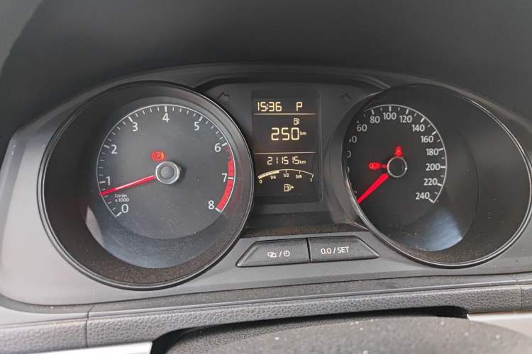 Used Volkswagen Lavida 2015 1.6L Automatic Fashion Edition Instrument Cluster